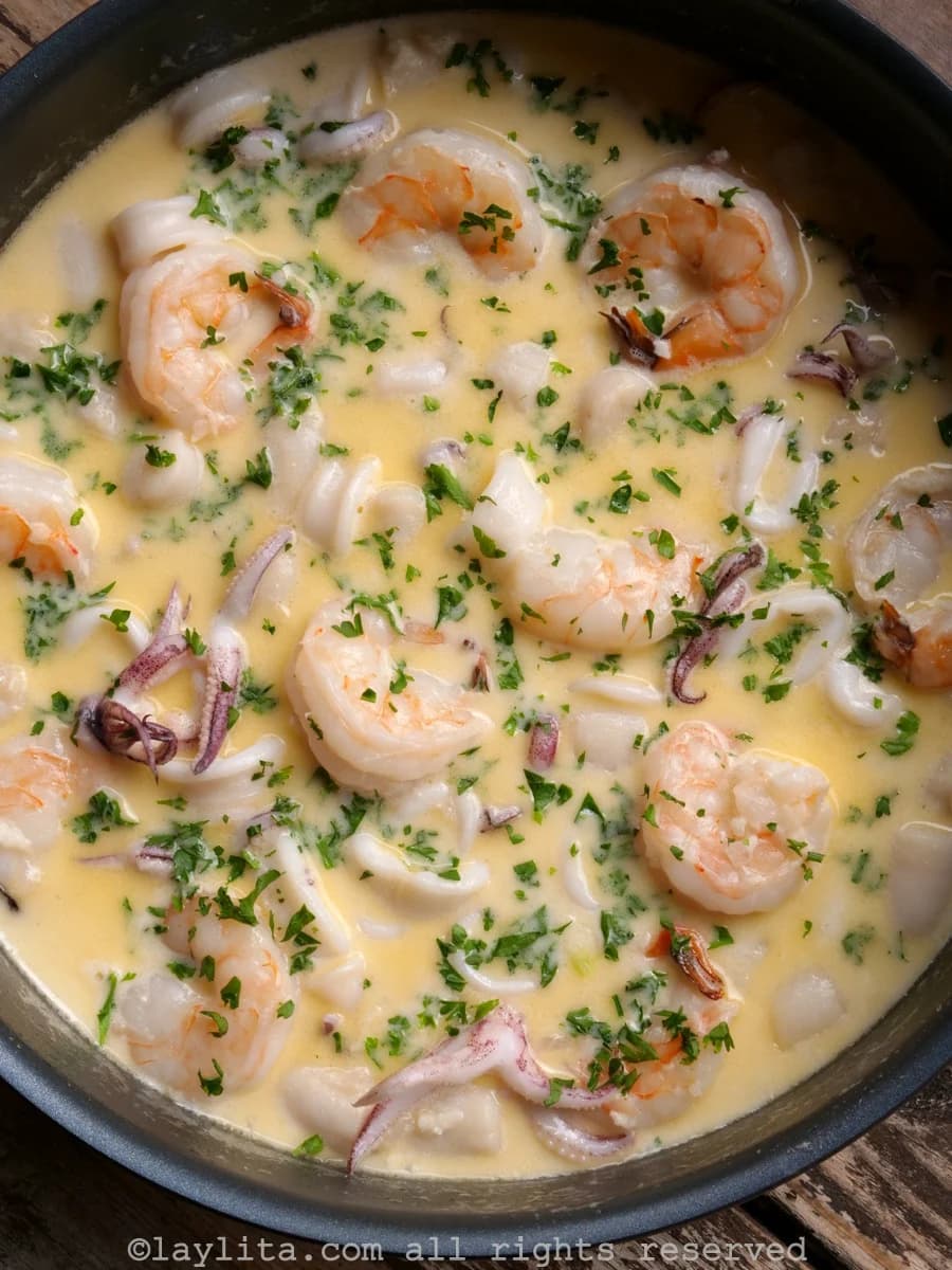 Mariscos al Ajillo: Mixed Seafood in Creamy Garlic Wine Sauce